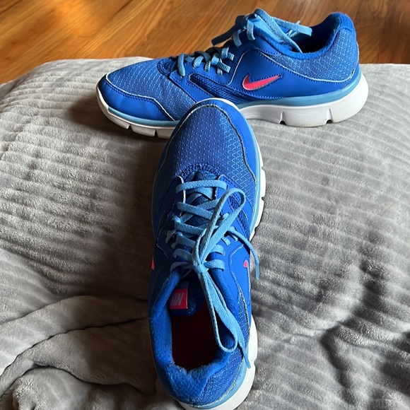 Women’s Nike Flex Experience RN 3 - Picture 3 of 4